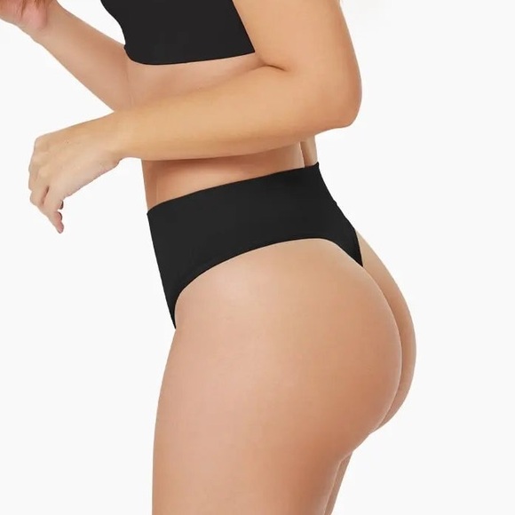 CURVEEZ Pure Shape Thong - Black - Picture 3 of 9